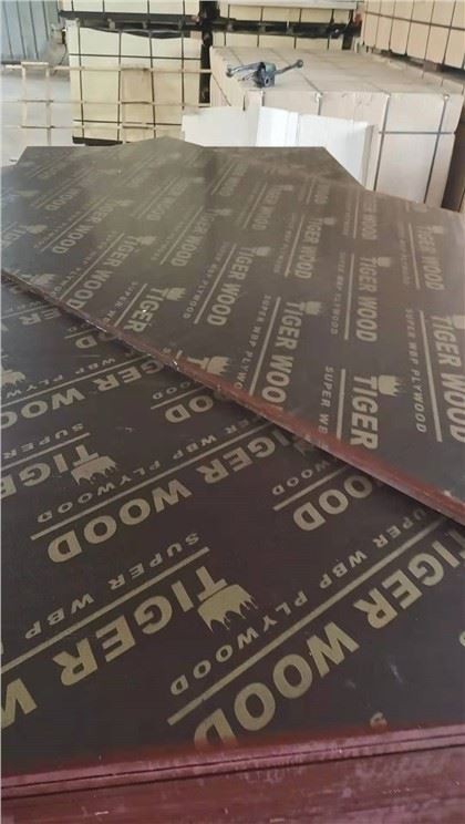 Fusta contraxapada amb pel·lícula per a edificis de construcció